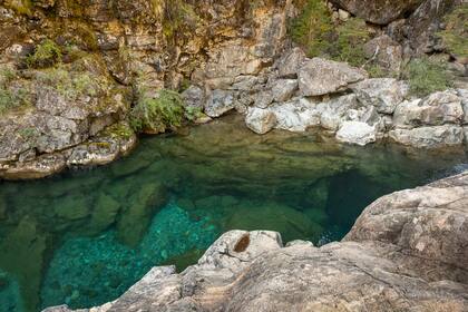El agua azul-turquesa del Cajón del Azul atrae a los trekkers.