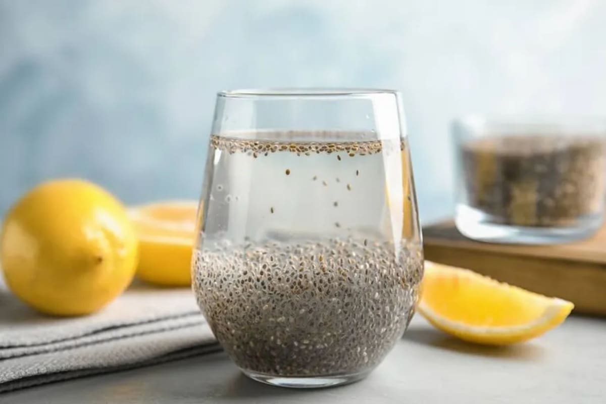 El agua de "renacuajo" es una bebida que se volvió popular en las redes sociales y trae beneficios para la salud