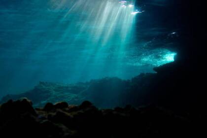 El agua en los océanos subterráneos está principalmente en forma de minerales como la ringwoodita (Foto: iStock)
