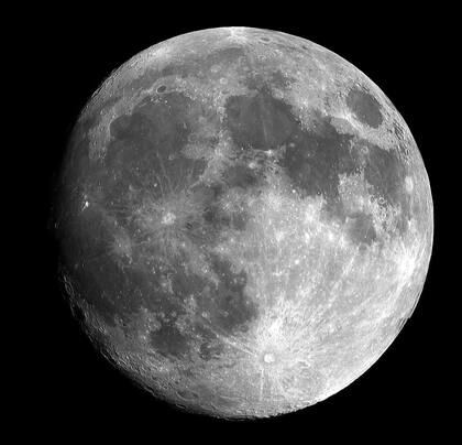 El agua es crucial para la construcción de estaciones científicas y la supervivencia en futuras misiones espaciales a la Luna (Imagen ilustrativa)