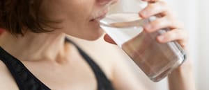 Los médicos coinciden: el agua no es la bebida más efectiva para calmar la sed