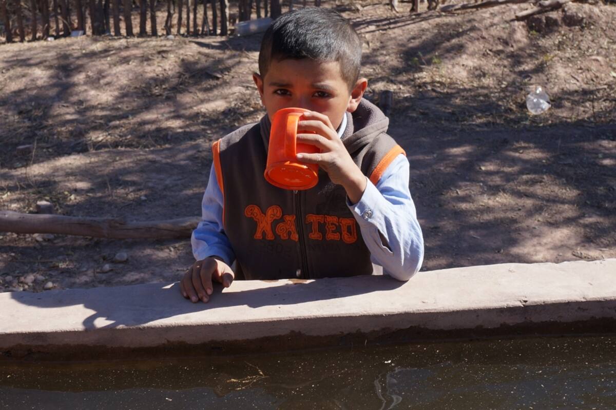 El agua no solo la necesitan para el consumo humano, sino también para lavar la comida y la ropa