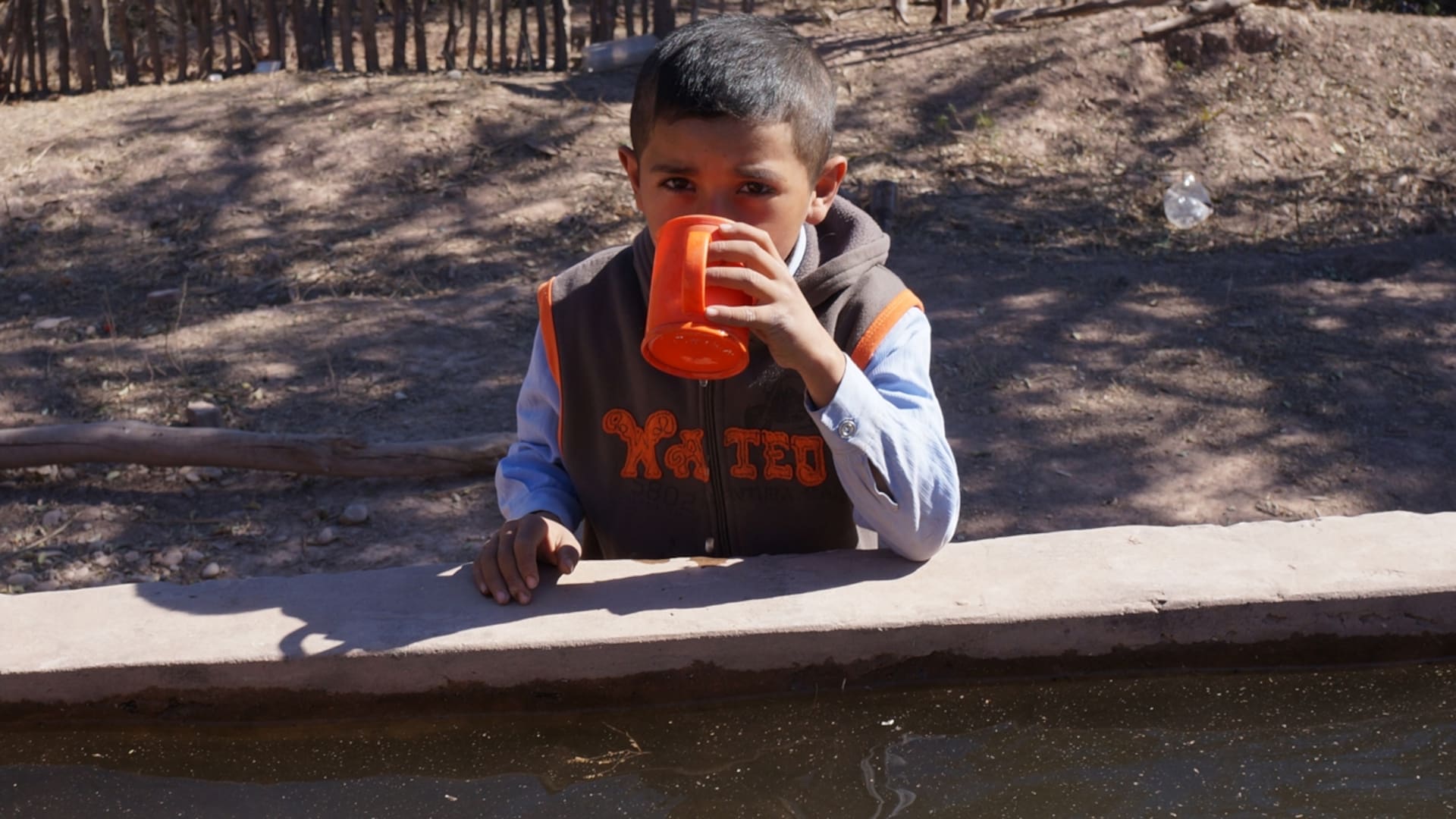 El agua no solo la necesitan para el consumo humano, sino también para lavar la comida y la ropa