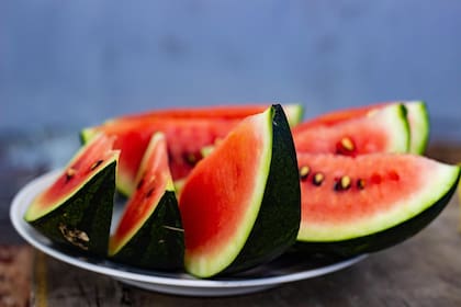 El agua se puede consumir a través de frutas y verduras