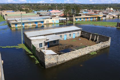 El agua vino de la nada: viviendas, hoteles y granjas se inundan en el valle del Rift de Kenia