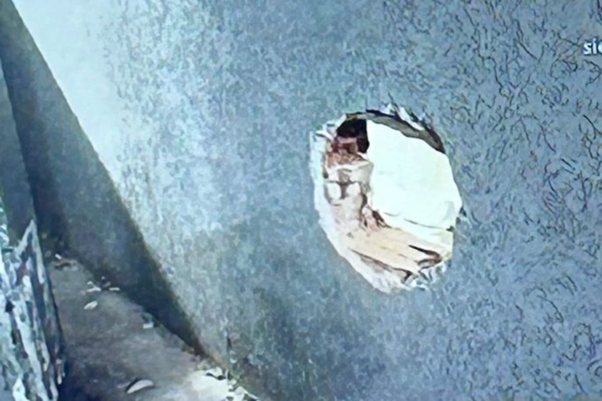 El agujero por donde escaparon los 17 presos