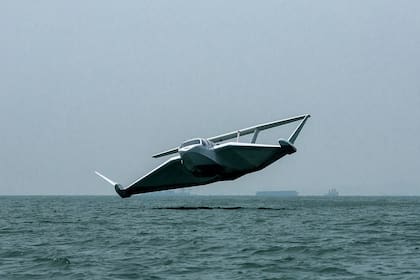 El Airfish 8 es un ekranoplano, mezcla de barco y avión, que vuela sobre la superficie del agua, a la que usa para lograr más sustentación en vuelo