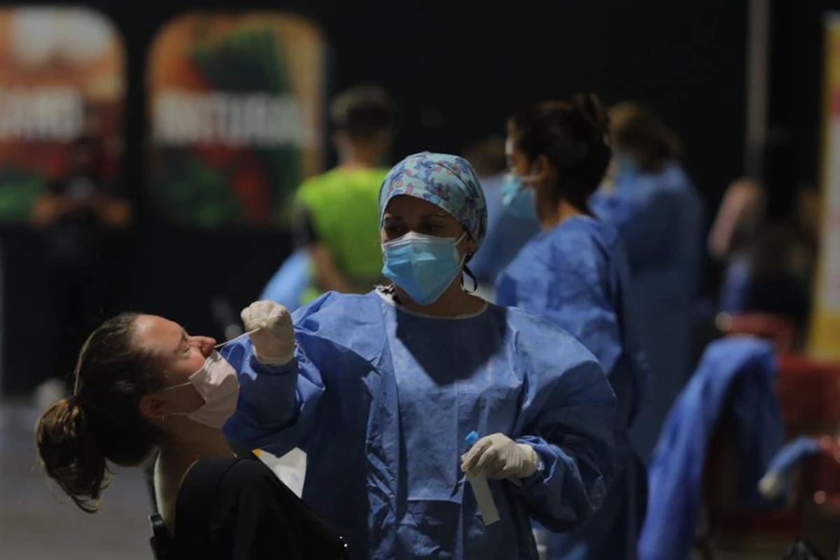 El aislamiento para los contactos estrechos estaban impactando fuertemente en el ausentismo en las empresas