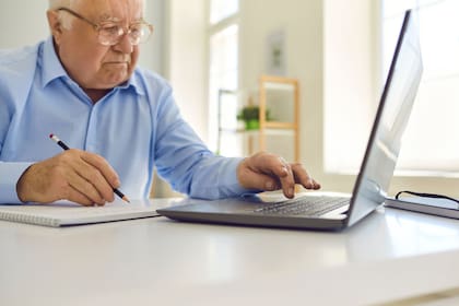 El ajuste en la edad jubilatoria del Seguro Social afecta las decisiones de millones de estadounidenses en 2025 (Foto Canva)