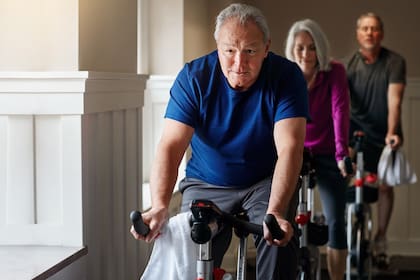 El ajuste más importante para prevenir lesiones y mejorar el rendimiento es la altura del asiento