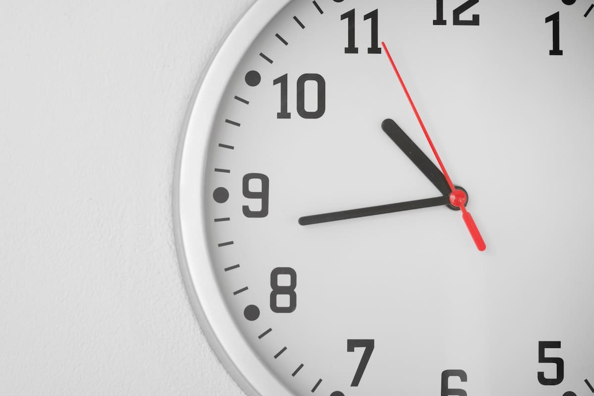 El ajuste se producirá el domingo 8 de marzo de 2026, cuando a las 2 hs los relojes deberán adelantarse a las 3 hs