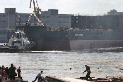 - El Akademik Lomonósov impresiona por su porte y por lo que tecnológicamente significa