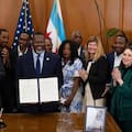 La orden firmada por Brandon Johnson en Chicago que cambia las reglas de seguridad