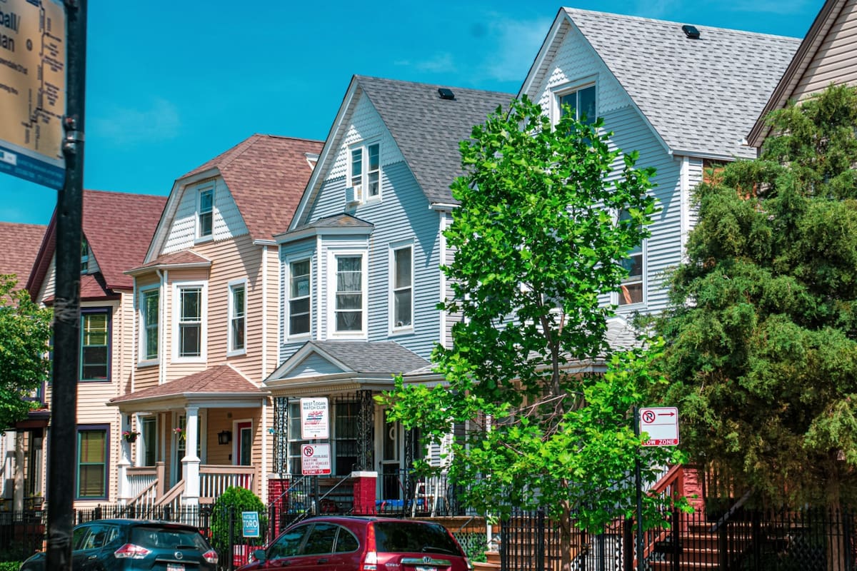 El alcalde Brandon Johnson propuso un aumento de 300 millones de dólares en el impuesto a la propiedad