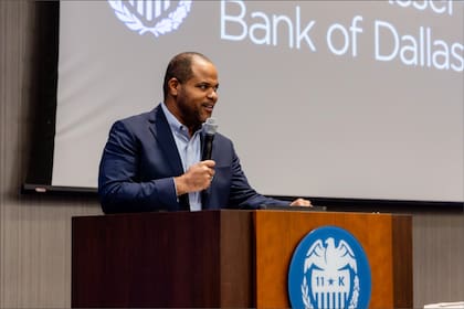 El alcalde de Dallas, Eric Johnson, afirmó que Texas podría superar a Nueva York como el principal centro financiero del país norteamericano