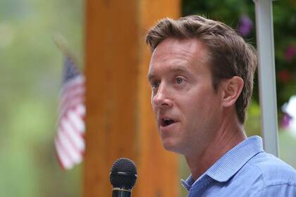 El alcalde de Denver, Mike Johnston, fue criticado por representantes republicanos en una audiencia del Congreso