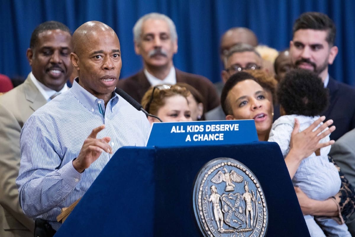 El alcalde de la ciudad de Nueva York, Eric Adams, hizo sus declaraciones más fuertes hasta ahora sobre la crisis migratoria