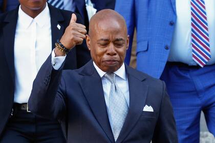 El alcalde de la ciudad de NY permitirá a funcionarios federales de inmigración operar en prisión