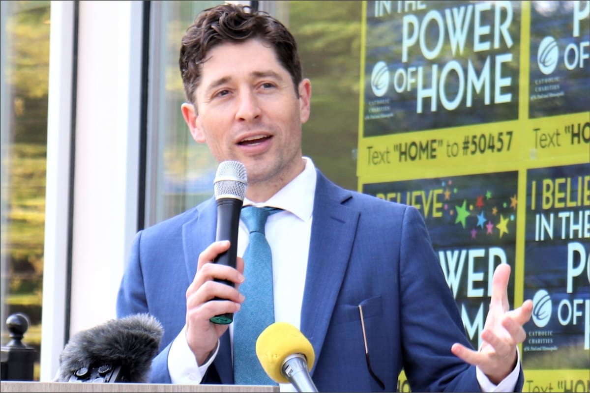 El alcalde de Minneapolis apuntó contra el ICE tras el asesinato de una mujer y exigió que los agentes se vayan de la ciudad