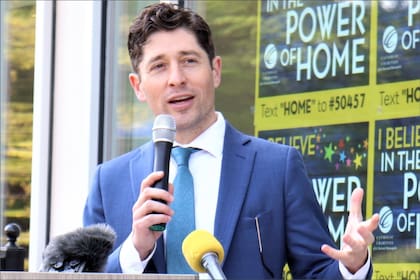 El alcalde de Minneapolis apuntó contra el ICE tras el asesinato de una mujer y exigió que los agentes se vayan de la ciudad