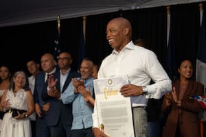 El alcalde de Nueva York, Eric Adams, acompañó a una comunidad latina en su celebración anual
