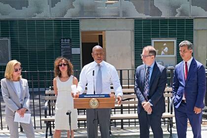 El alcalde de Nueva York lanzó una la iniciativa "Ur in Luck", hacer que los baños públicos de la ciudad sean más accesibles y equitativos