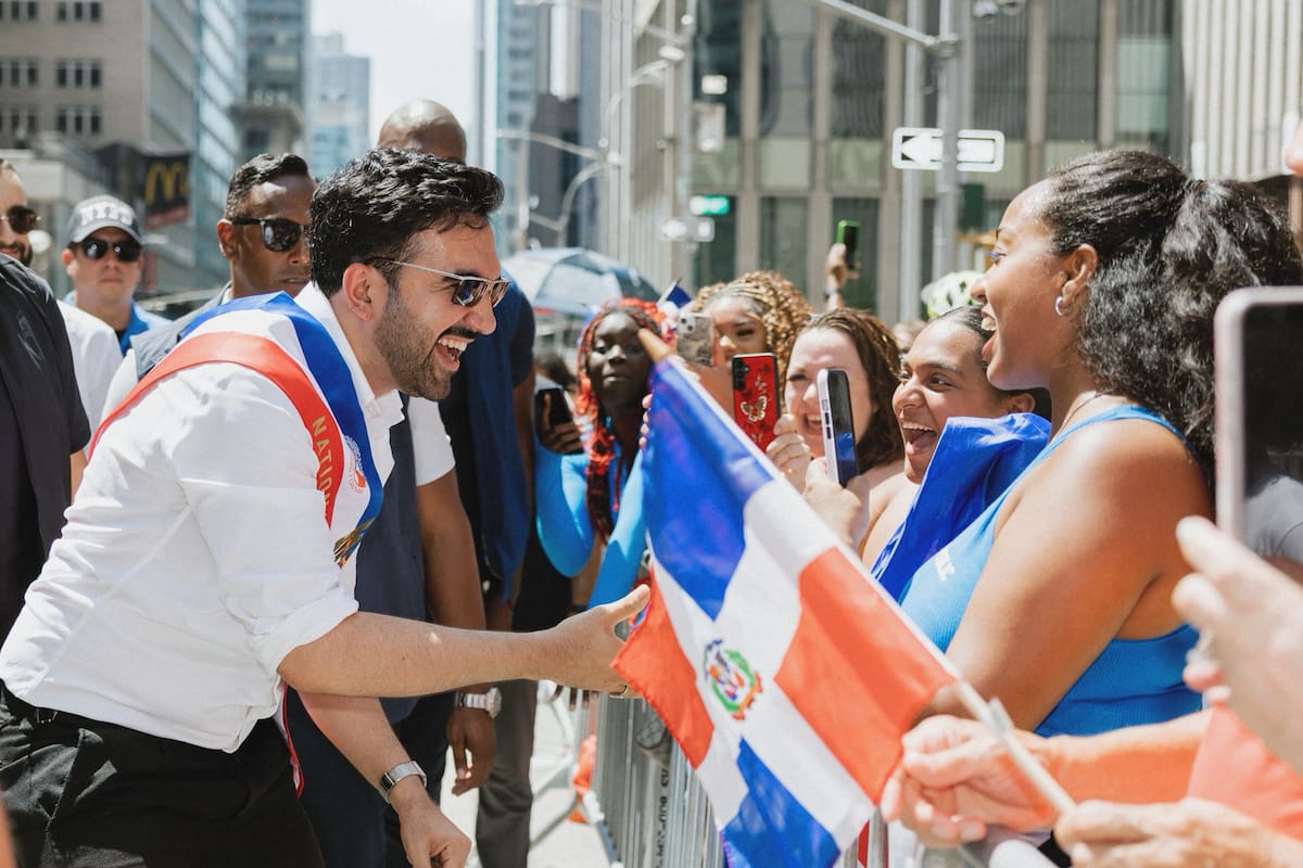 El alcalde de Nueva York, Zorahn Mamdani se unió al 44º Desfile Nacional del Día Dominicano