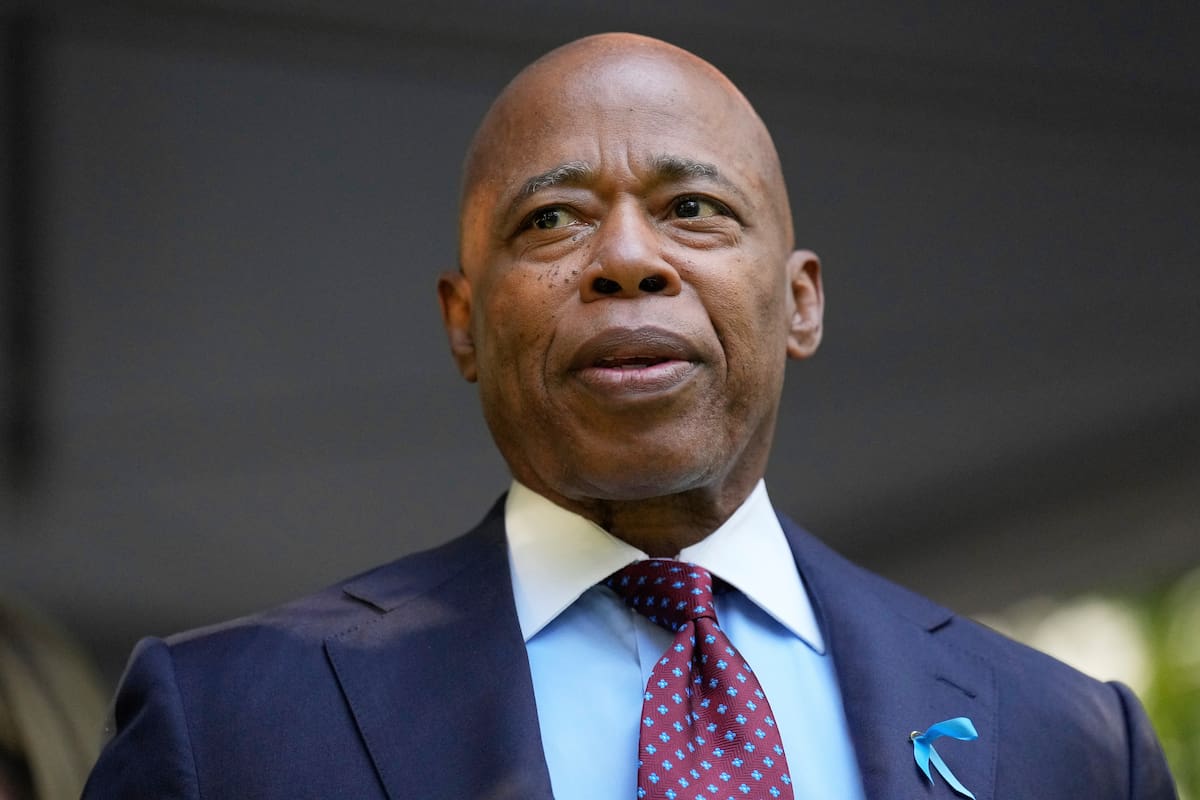 El alcalde Eric Adams bajó su candidatura a fines de septiembre y adjudicó su decisión a "la especulación de los medios"