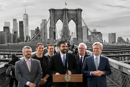 El alcalde Mamdani prometió que las obras en el acceso al puente de Brooklyn por Manhattan estarán terminadas antes del inicio de la Copa Mundial Fifra 2026