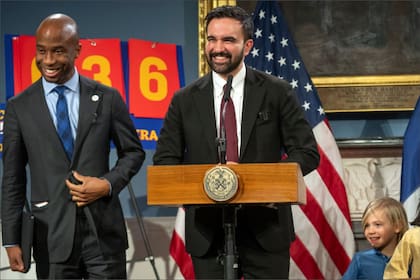 El alcalde Mamdani se comprometió a abrir nuevos refugios para migrantes en Nueva York
