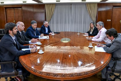 El alcalde porteño Jorge Macri, frente a frente con Luis Caputo, el ministro de Economía