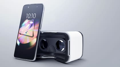 El Alcatel Idol 4+ y 4S vienen en una caja que se hace casco de realidad virtual