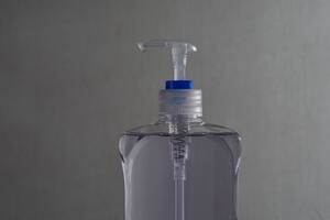 El alcohol en gel se hizo popular en 2009 durante la pandemia por la gripe porcina
