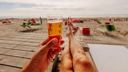 El alcohol es una causa importante de enfermedades y lesiones, y sus perjuicios superan cualquier beneficio potencial, dijo uno de los investigadores