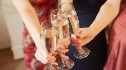 El alcohol puede ser parte de tu alimentación, pero hay que moderar su consumo