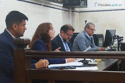 El alegato de la auxiliar fiscal Mariana Gamba Cremaschi; a su derecha, el auxiliar Jorge Viltes Monier y, a la izquierda, el fiscal general federal del NOA Eduardo Villalba