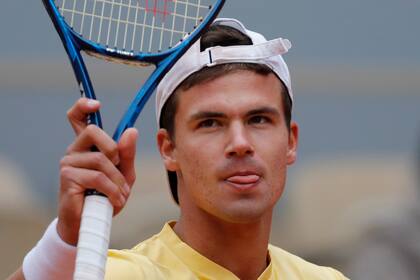 El alemán Daniel Altmaier celebra ganar su partido de la tercera ronda del torneo de tenis Abierto de Francia contra el italiano Matteo Berrettini