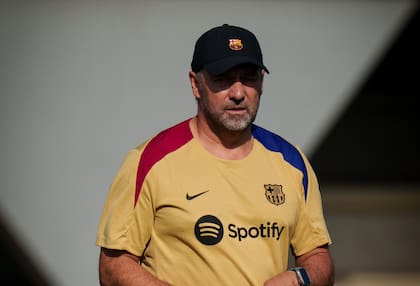 El alemán Hansi Flick espera que su equipo salga del "bache" futbolístico de las últimas semanas