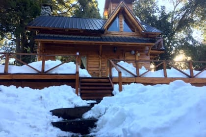 El Aleph, la cabaña de madera en el medio del bosque donde hoy vive Marisa, que aloja a gente de todo el mundo