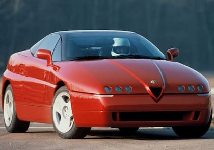 El Alfa Romeo 164 Proteo fue diseñado por Walter de Silva con colaboración de Pininfarina