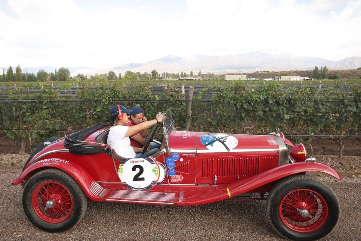 El Alfa Romeo de 1929 entre los viñedos mendocinos. Obtuvo el premio a la Elegancia otorgado en la Bodega Trapiche; y el tercer premio del Rally de Bodegas 2023.