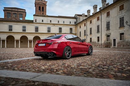 El Alfa Romeo Giulia 100° Anniversario es más deportivo que nunca