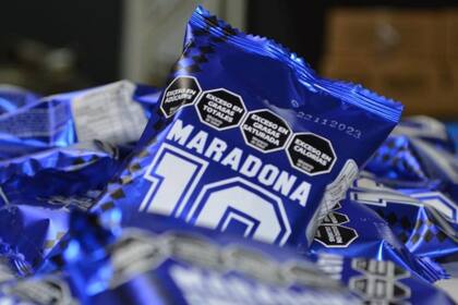 El alfajor de Maradona se realiza en Florencio Varela y fue presentado oficialmente en Villa Fiorito, el lugar donde nació y creció el Diez