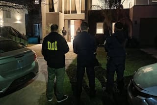 Video: el allanamiento a una de las casas de L-Gante ante una denuncia por amenazas