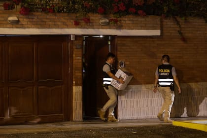 El allanamiento a la vivienda de la presidenta peruana, Dina Boluarte, en Lima. (Juan Carlos CISNEROS / AFP)