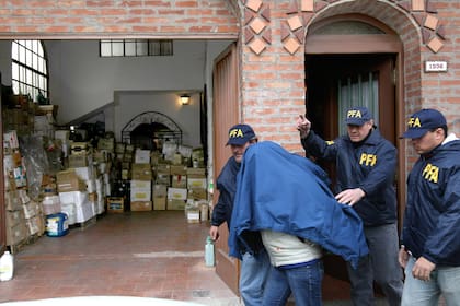 El allanamiento en el que quedaron detenidos un comerciante y su esposa en el marco de la causa Yectafer, en 2009