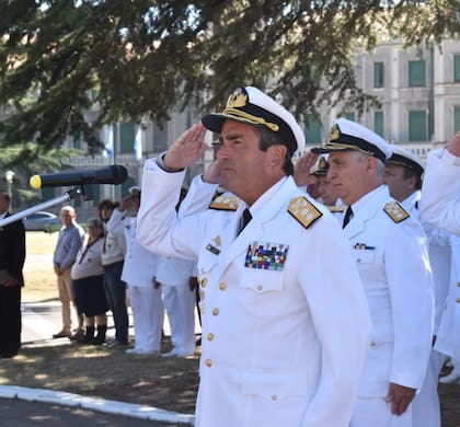 El almirante Carlos María Allievi, jefe de la Armada