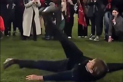 El alocado y tradicional baile celebratorio de Scott Robertson, entrenador de Crusaders y futuro head coach de los All Blacks