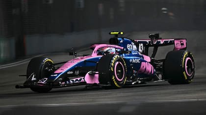 El Alpine de Franco Colapinto gira en la clasificación para la carrera sprint en Singapur