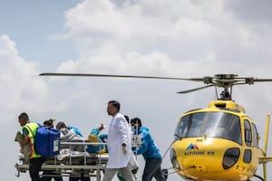 Un guía nepalí reaparece tras sobrevivir seis días perdido en el Everest
